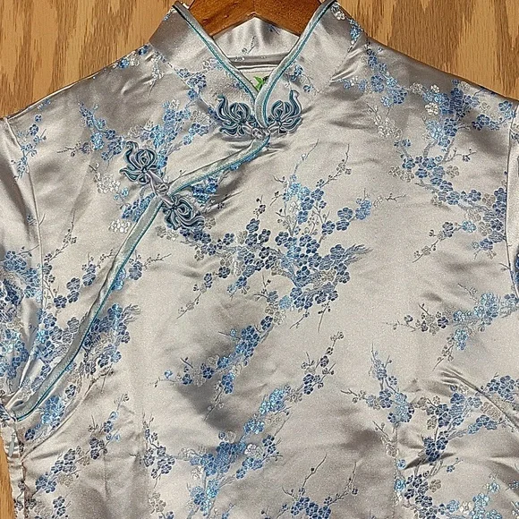 Elegant Blue Floral Cheongsam Dress - Picture 2 of 5